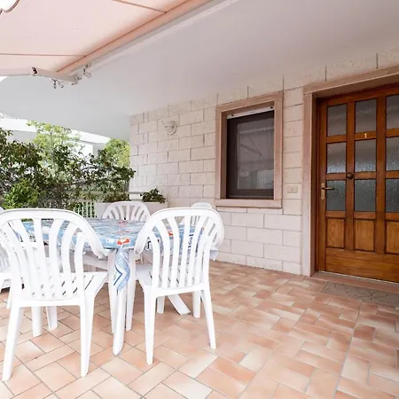 - Ammiraglia Apartment *